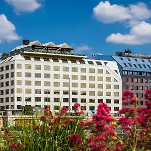 **** Отель Radisson Red Hotel, Австрия