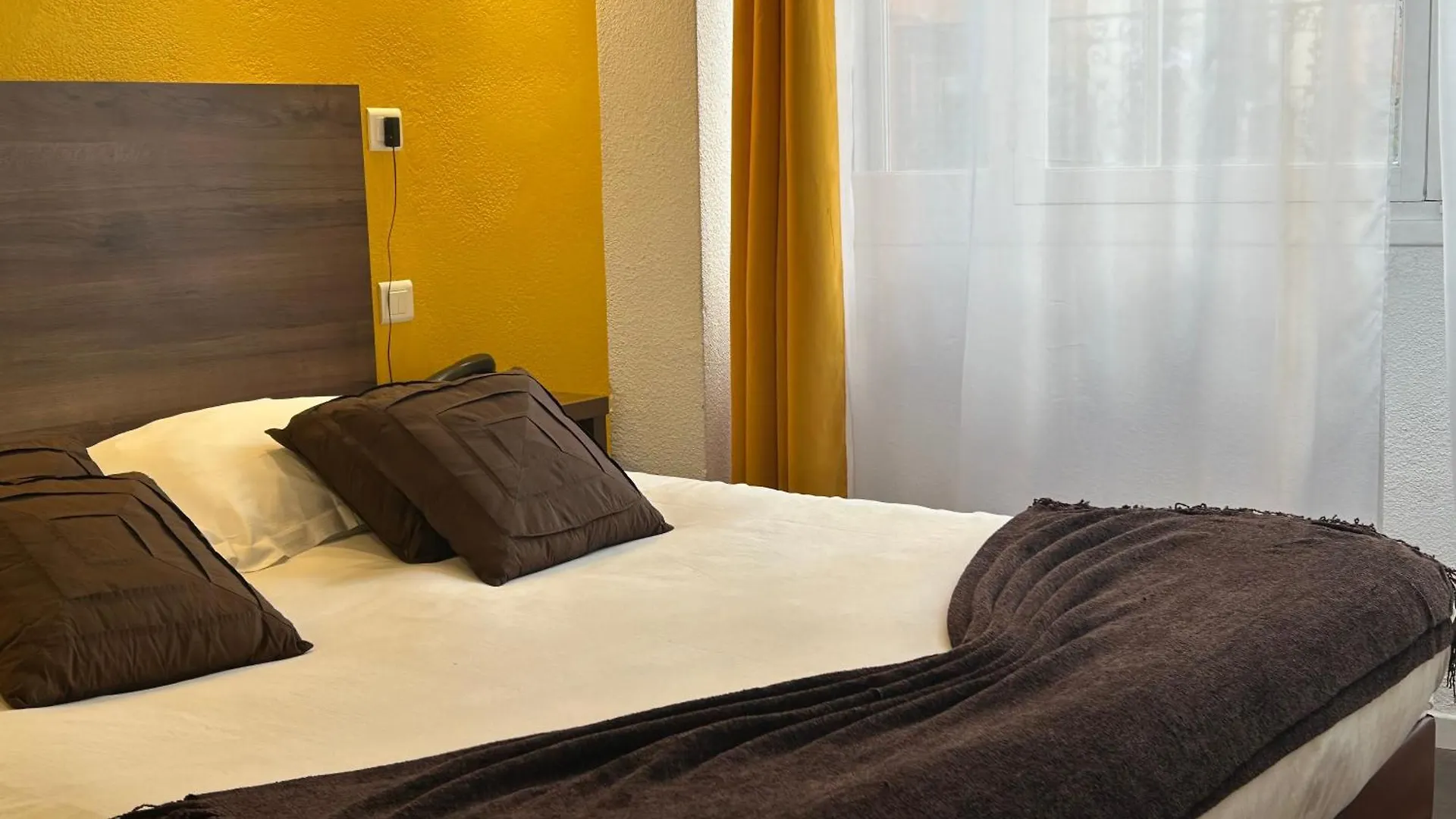 Ath Hotel Athenee Канны 3*,