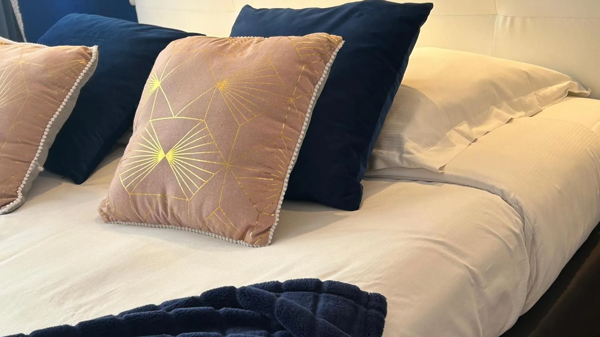 Ath Hotel Athenee Канны