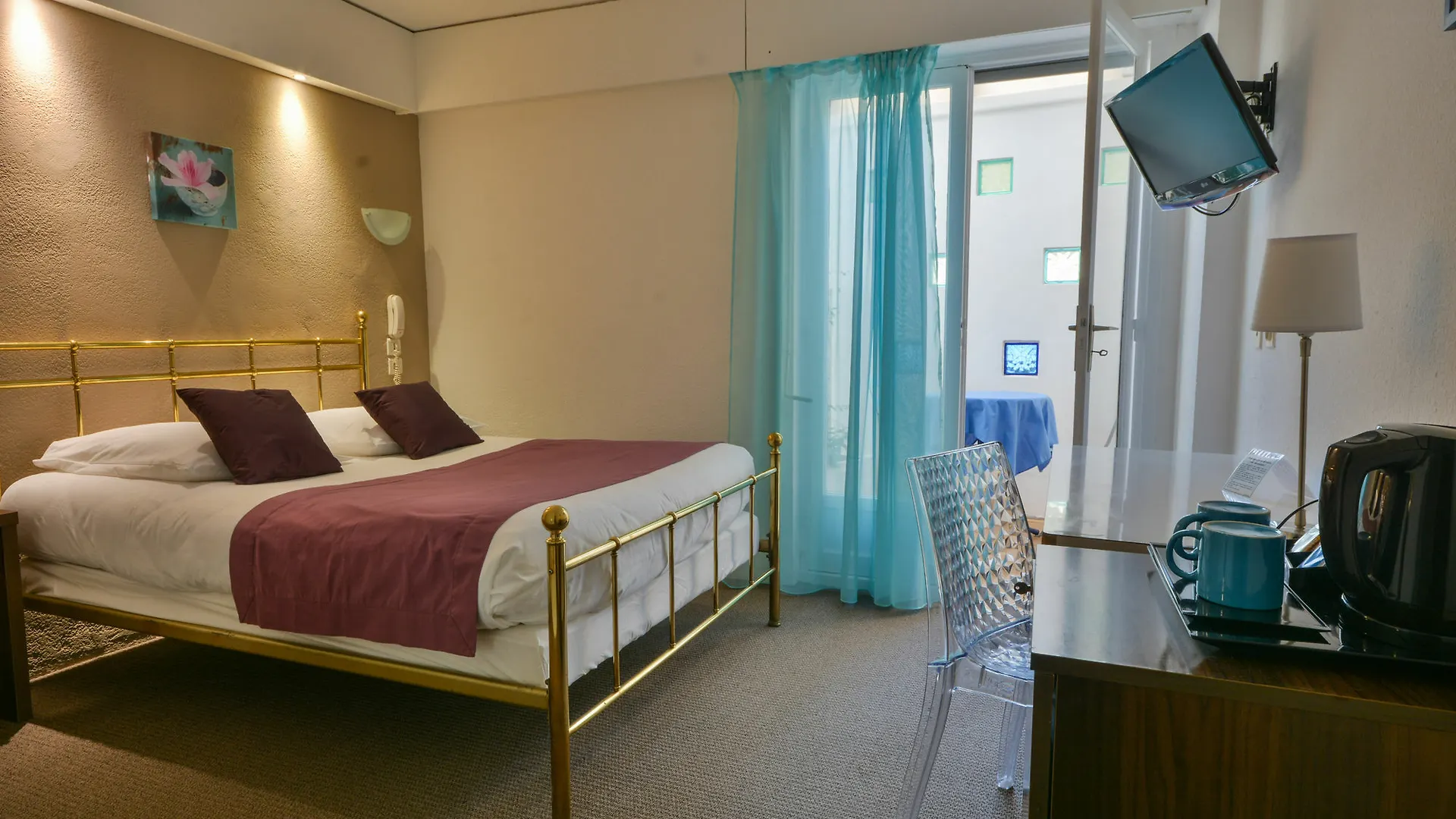 ***  Ath Hotel Athenee Канны Франция